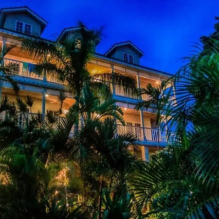 Hotel A Stone'S Throw Away